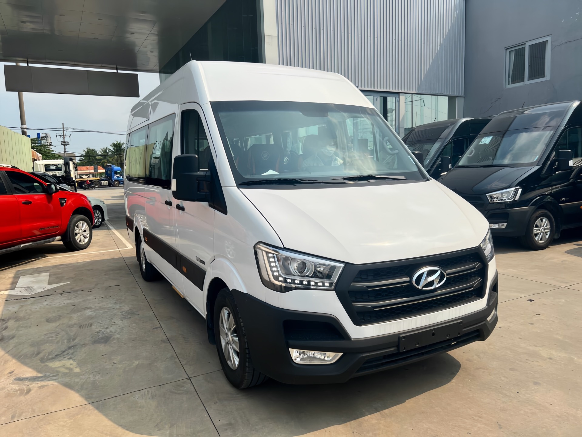 THUÊ XE DU LỊCH 16 CHỖ GIÁ TỐT TẠI NHÀ XE 3T